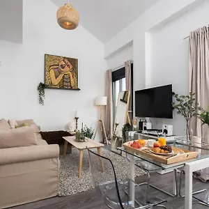 https://living4malaga-buddha-duplex.hotelsinnerja.org